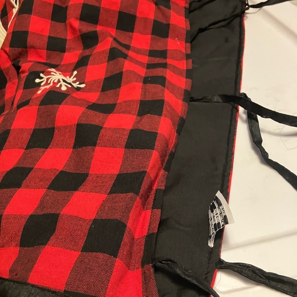 Buffalo check tree skirt - Picture 3 of 3